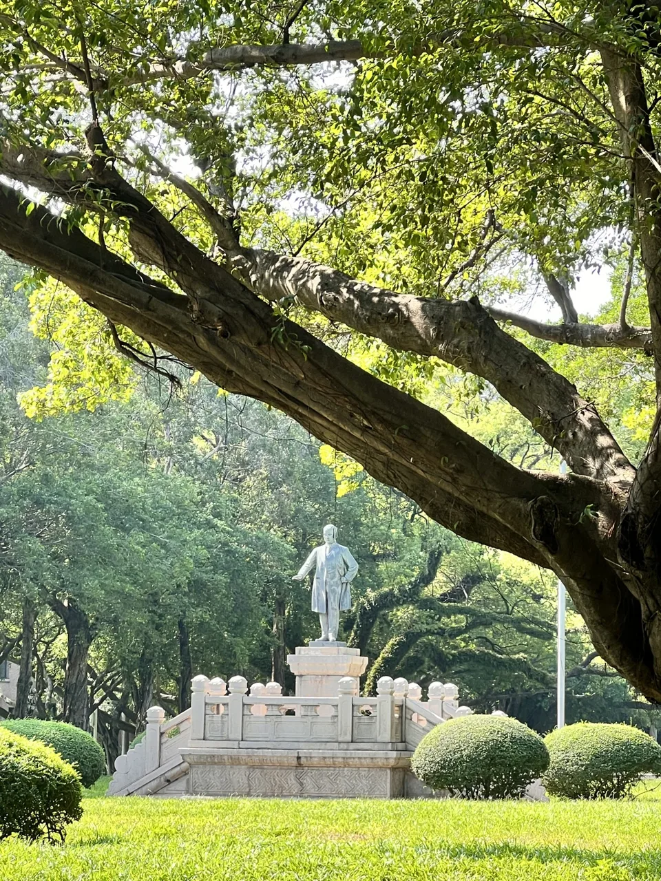 中山大学校园·孙中山铜像实拍