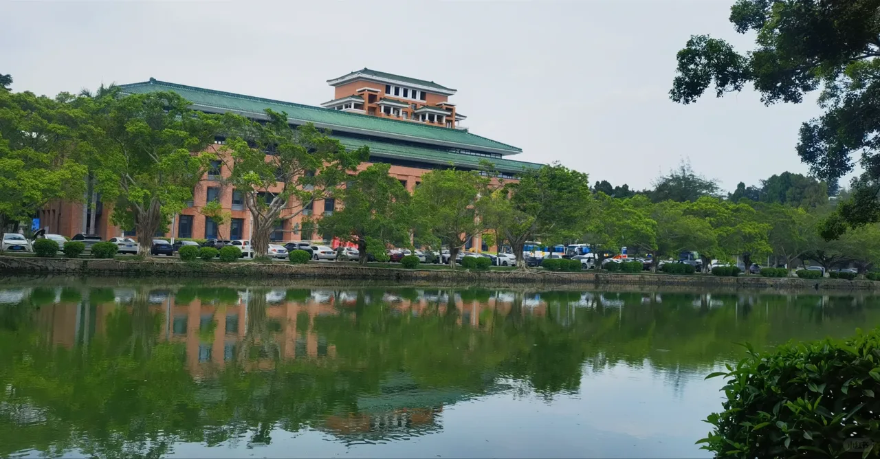 华南理工大学五山校区湖畔楼宇实景
