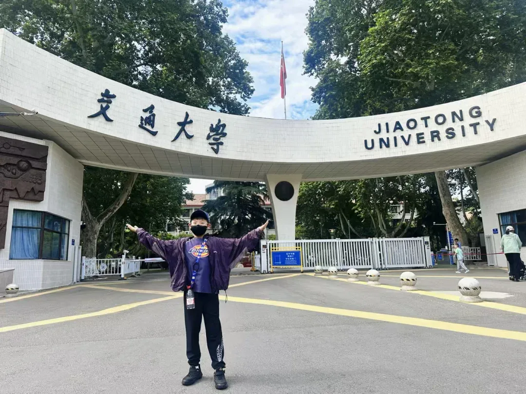 西安交通大学校门实景